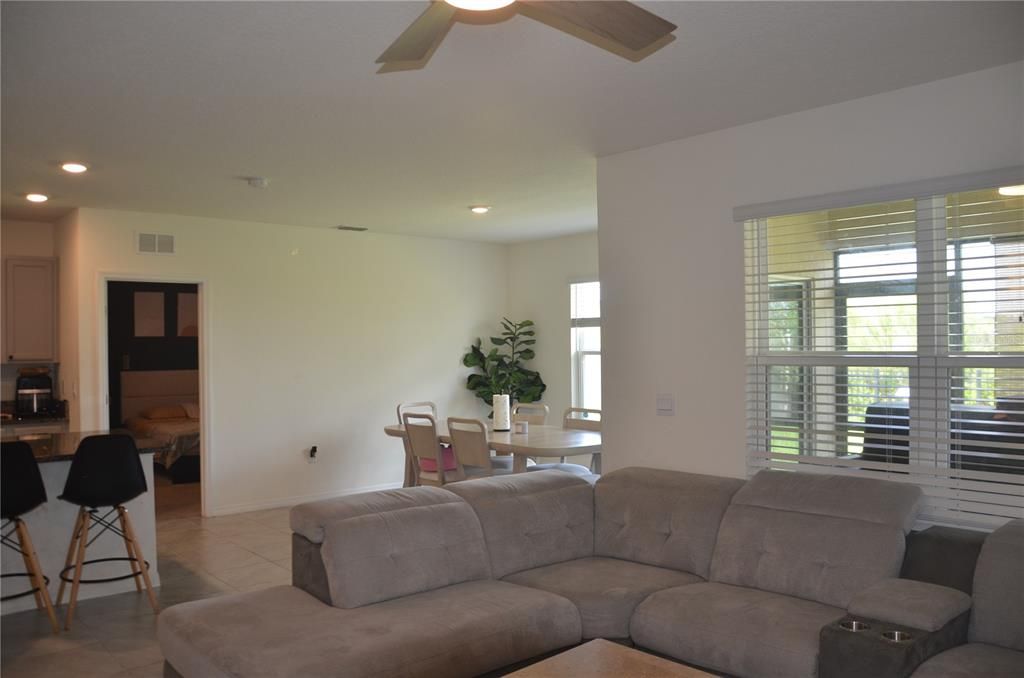 For Rent: $2,000 (3 beds, 2 baths, 1725 Square Feet)