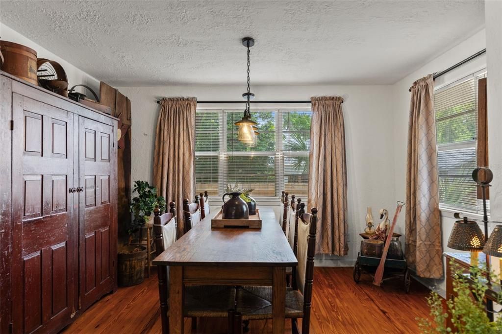 : $360,000 (3 спален, 1 ванн, 1634 Квадратных фут)