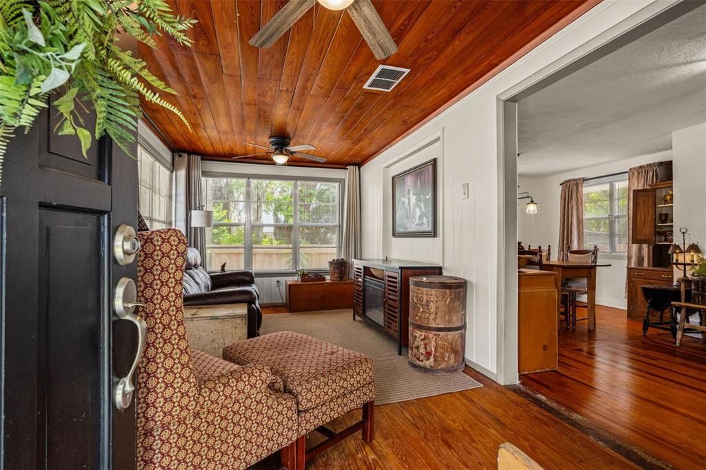 : $360,000 (3 спален, 1 ванн, 1634 Квадратных фут)