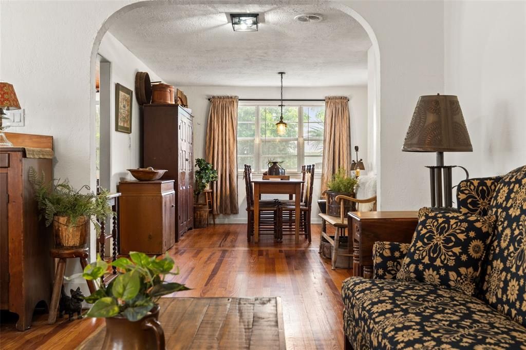 : $360,000 (3 спален, 1 ванн, 1634 Квадратных фут)