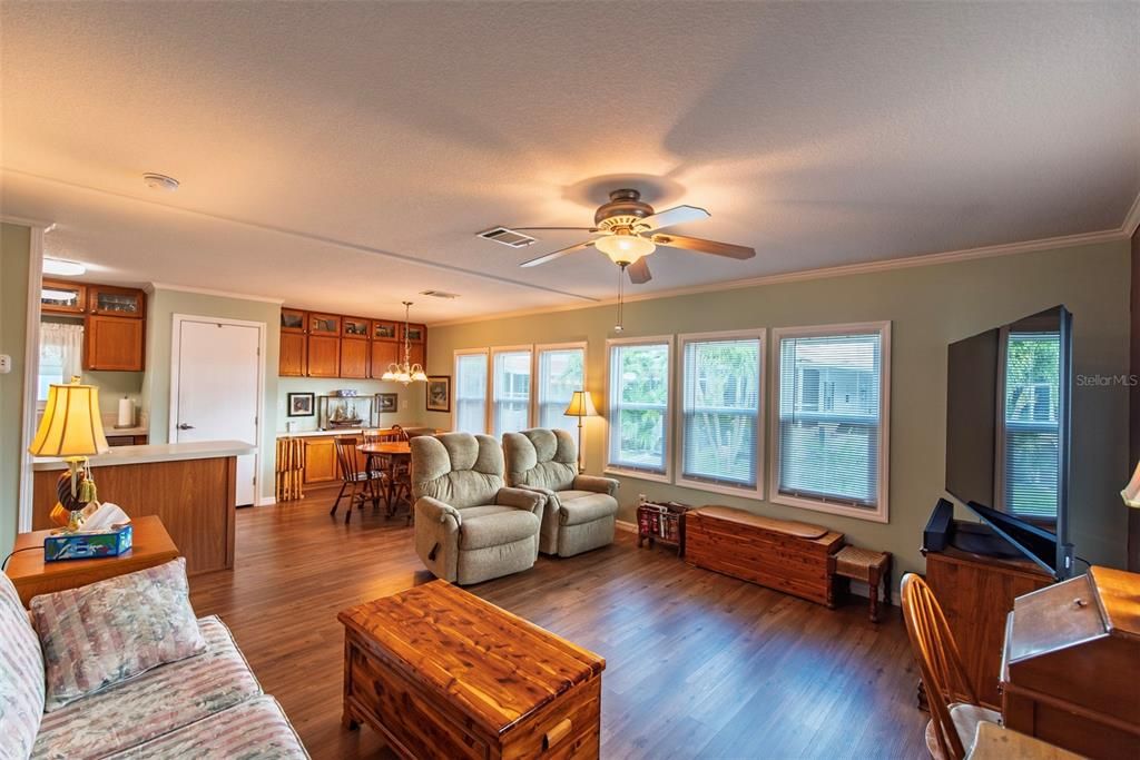 For Sale: $190,000 (2 beds, 2 baths, 1080 Square Feet)