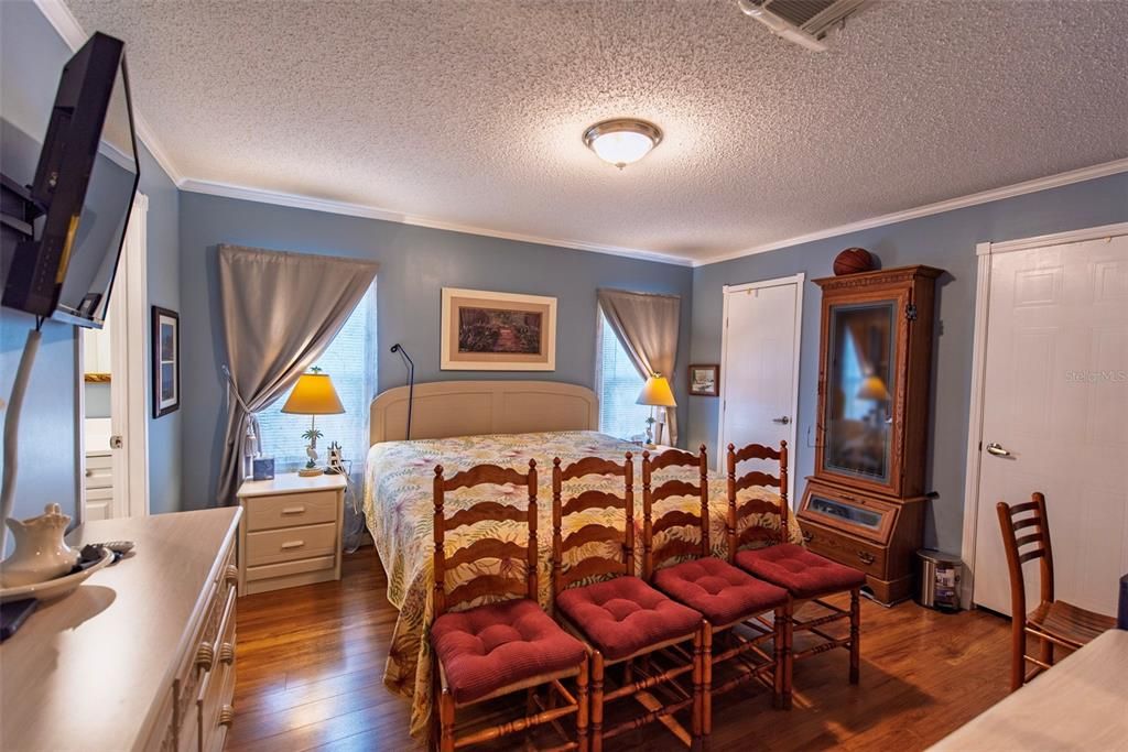 For Sale: $190,000 (2 beds, 2 baths, 1080 Square Feet)