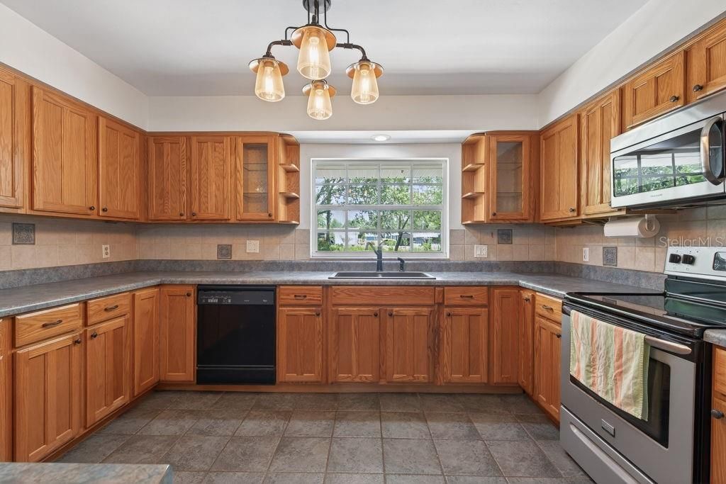En Venta: $575,000 (3 camas, 2 baños, 1762 Pies cuadrados)
