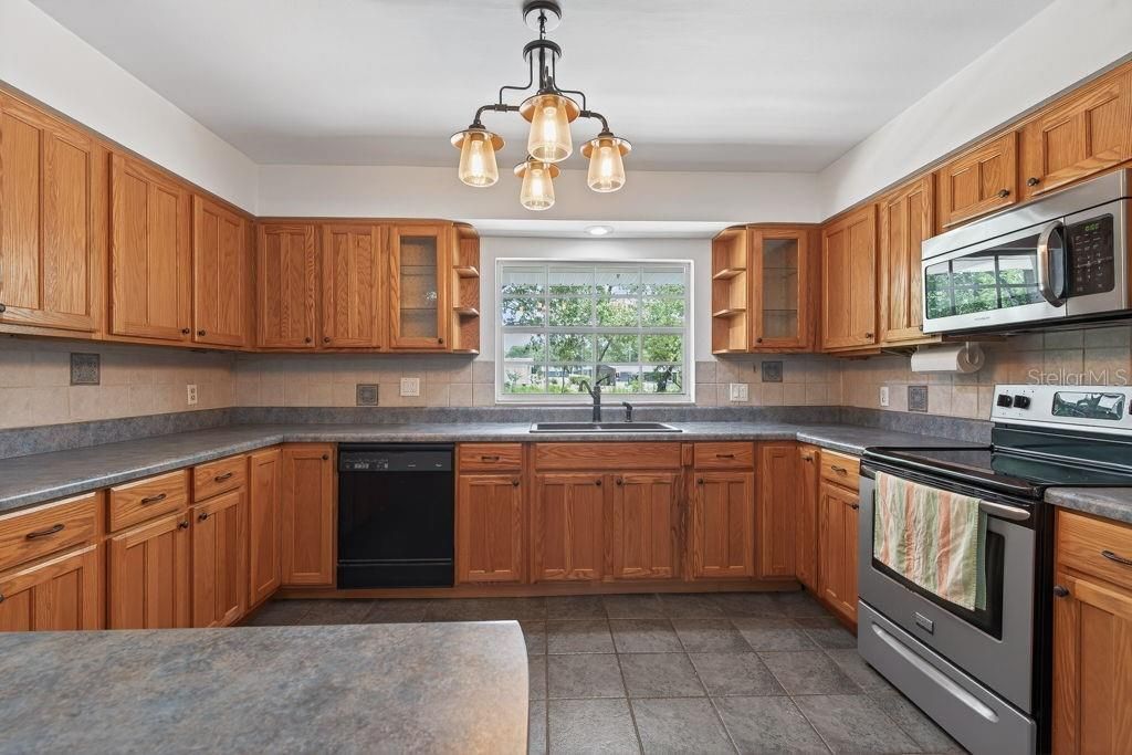 En Venta: $575,000 (3 camas, 2 baños, 1762 Pies cuadrados)