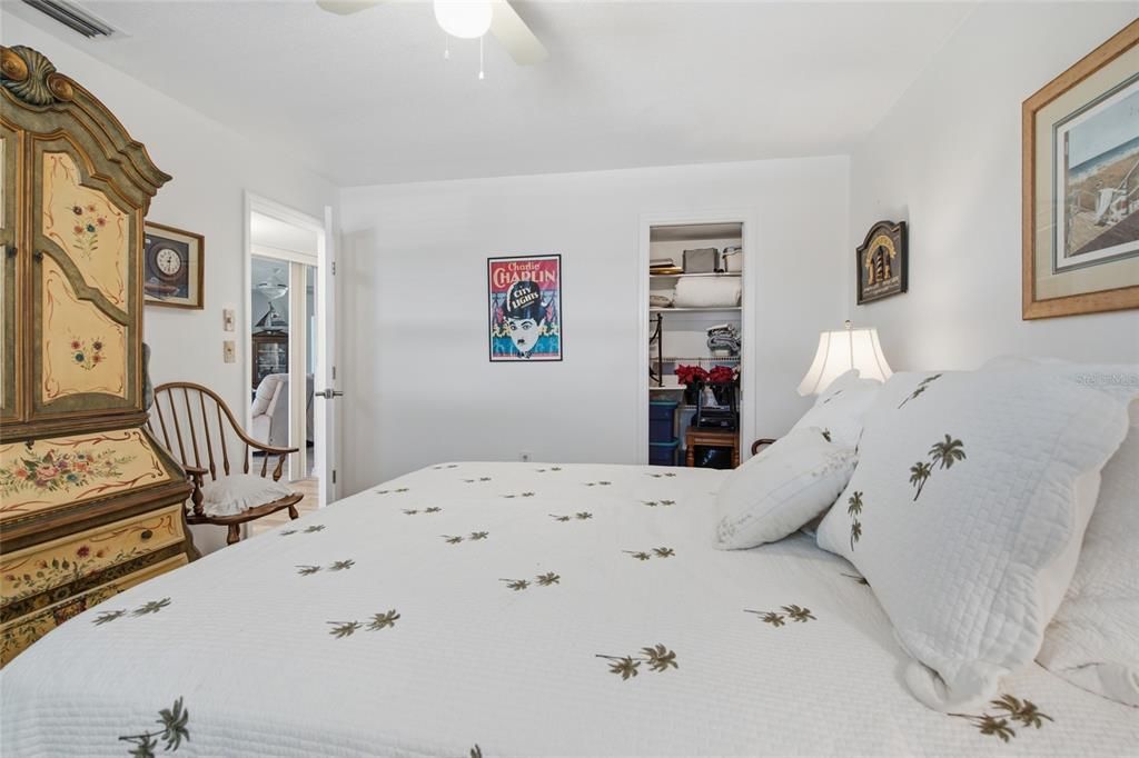 For Sale: $439,900 (2 beds, 2 baths, 1260 Square Feet)