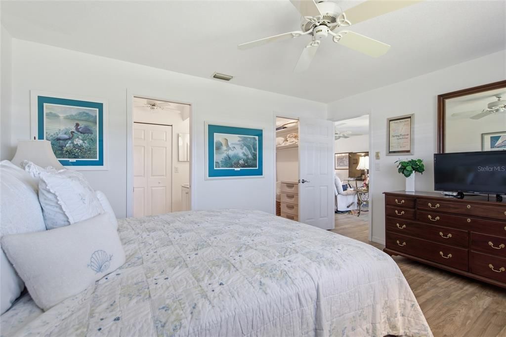 For Sale: $439,900 (2 beds, 2 baths, 1260 Square Feet)