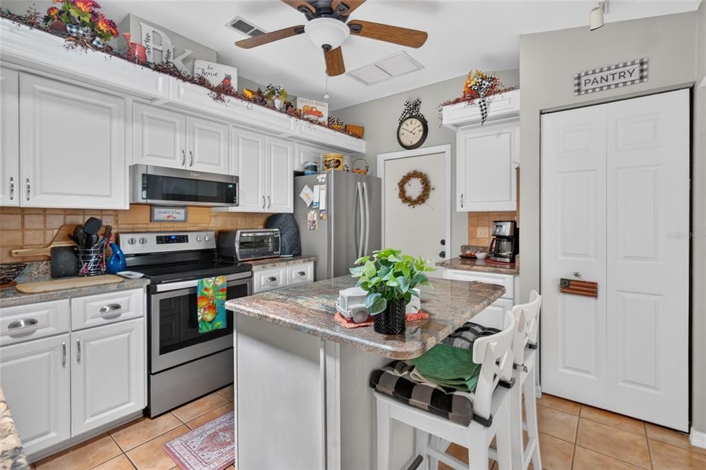For Sale: $244,900 (2 beds, 2 baths, 1648 Square Feet)