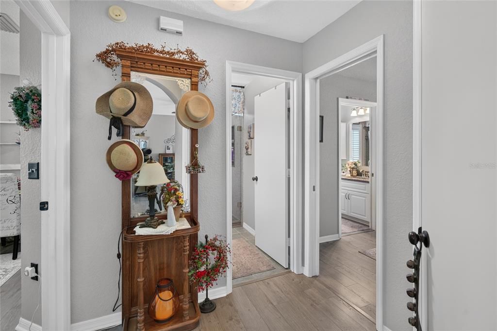 For Sale: $244,900 (2 beds, 2 baths, 1648 Square Feet)