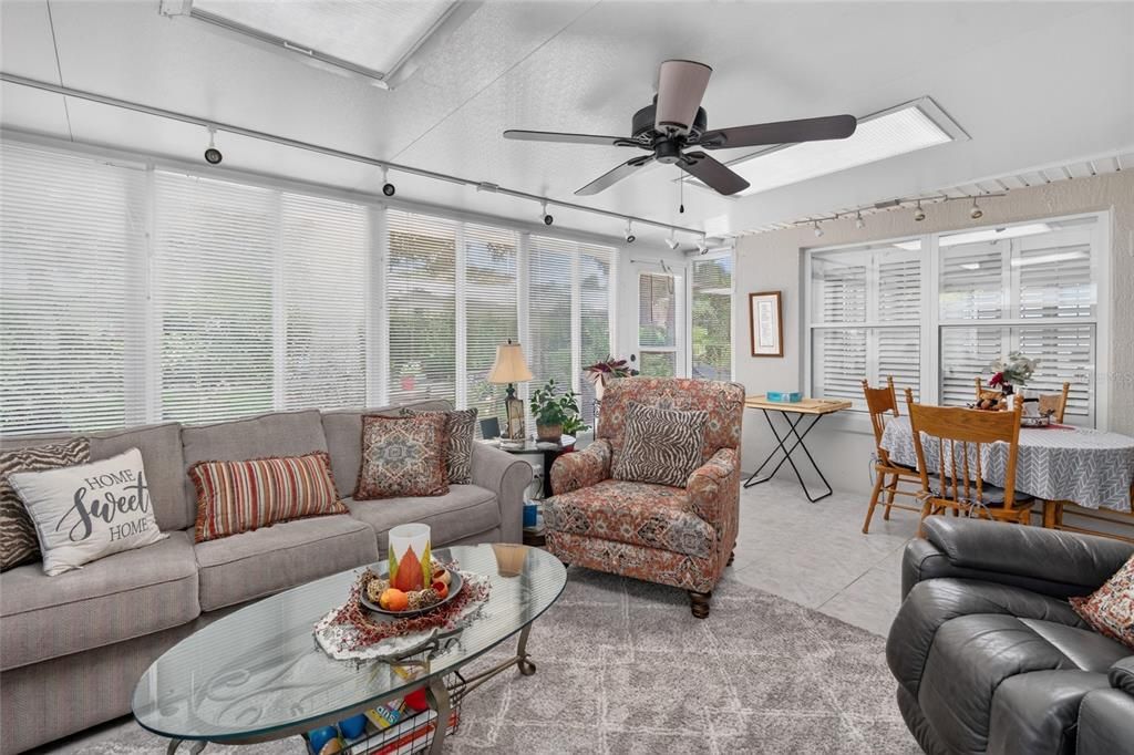 For Sale: $244,900 (2 beds, 2 baths, 1648 Square Feet)