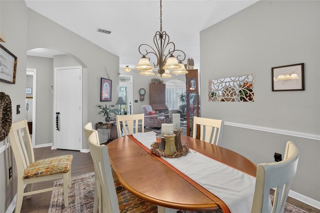 For Sale: $244,900 (2 beds, 2 baths, 1648 Square Feet)