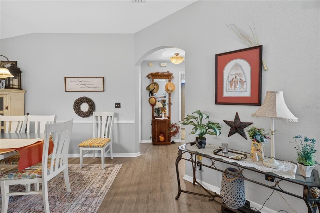 For Sale: $244,900 (2 beds, 2 baths, 1648 Square Feet)