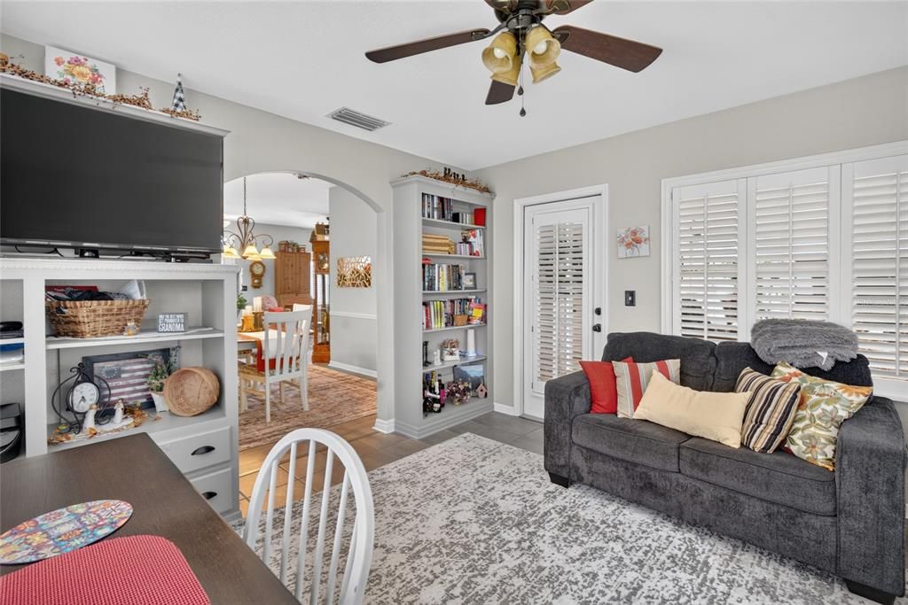 For Sale: $244,900 (2 beds, 2 baths, 1648 Square Feet)
