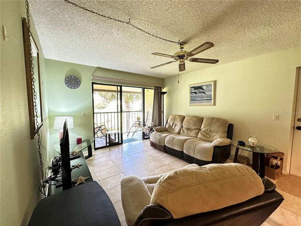 En Venta: $130,000 (2 camas, 2 baños, 899 Pies cuadrados)