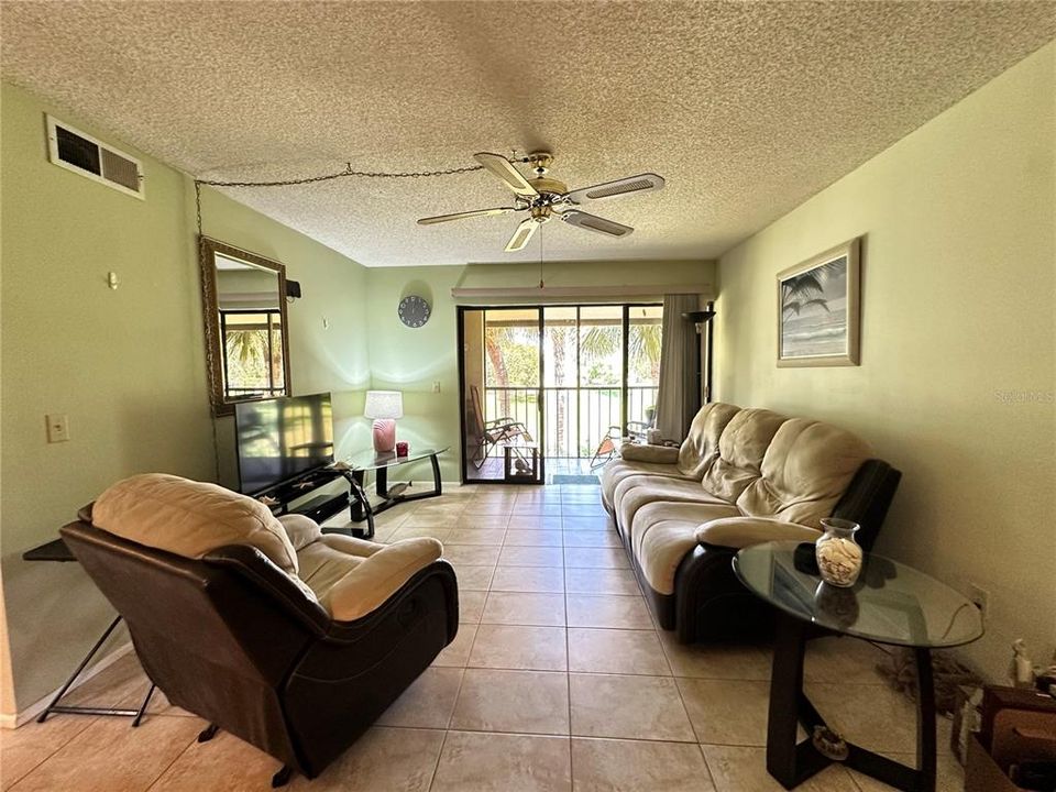 En Venta: $130,000 (2 camas, 2 baños, 899 Pies cuadrados)