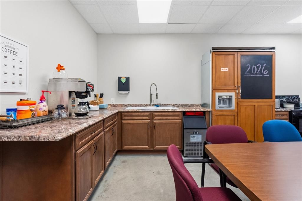 For Sale: $949,000 (0 beds, 0 baths, 6400 Square Feet)