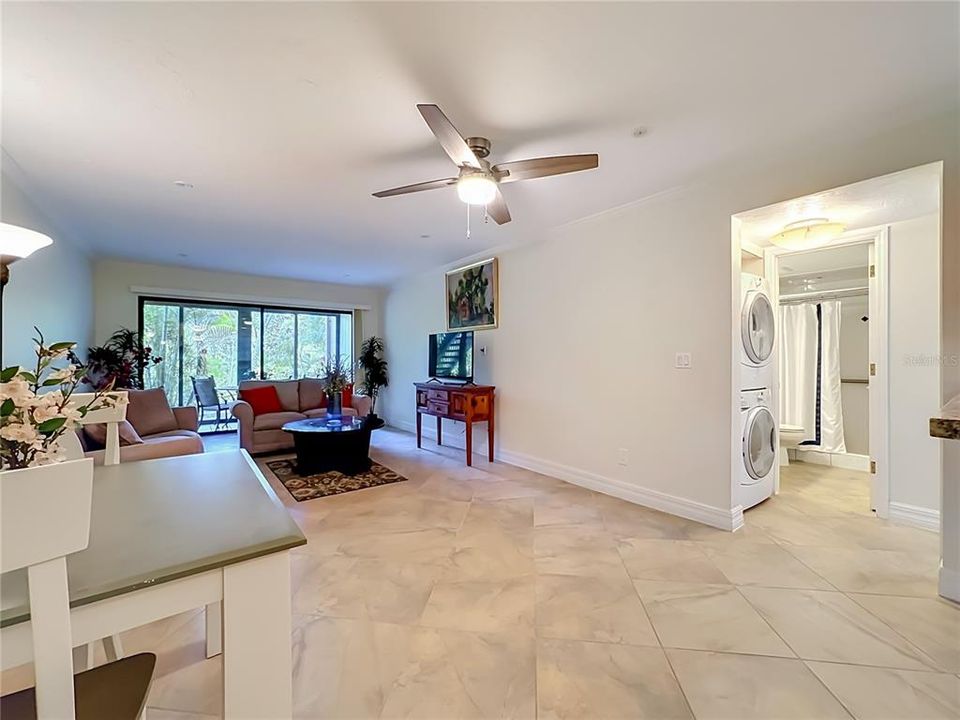For Sale: $219,800 (1 beds, 1 baths, 731 Square Feet)