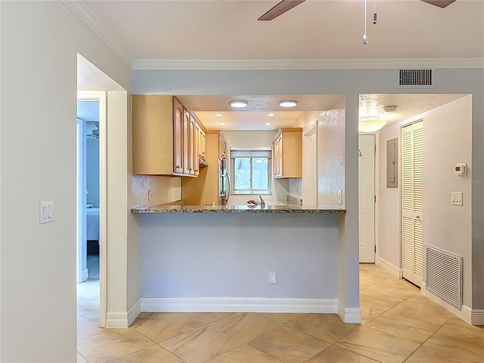 For Sale: $219,800 (1 beds, 1 baths, 731 Square Feet)