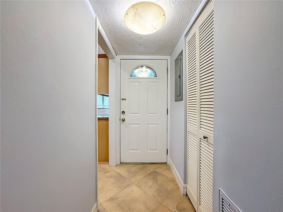 For Sale: $219,800 (1 beds, 1 baths, 731 Square Feet)