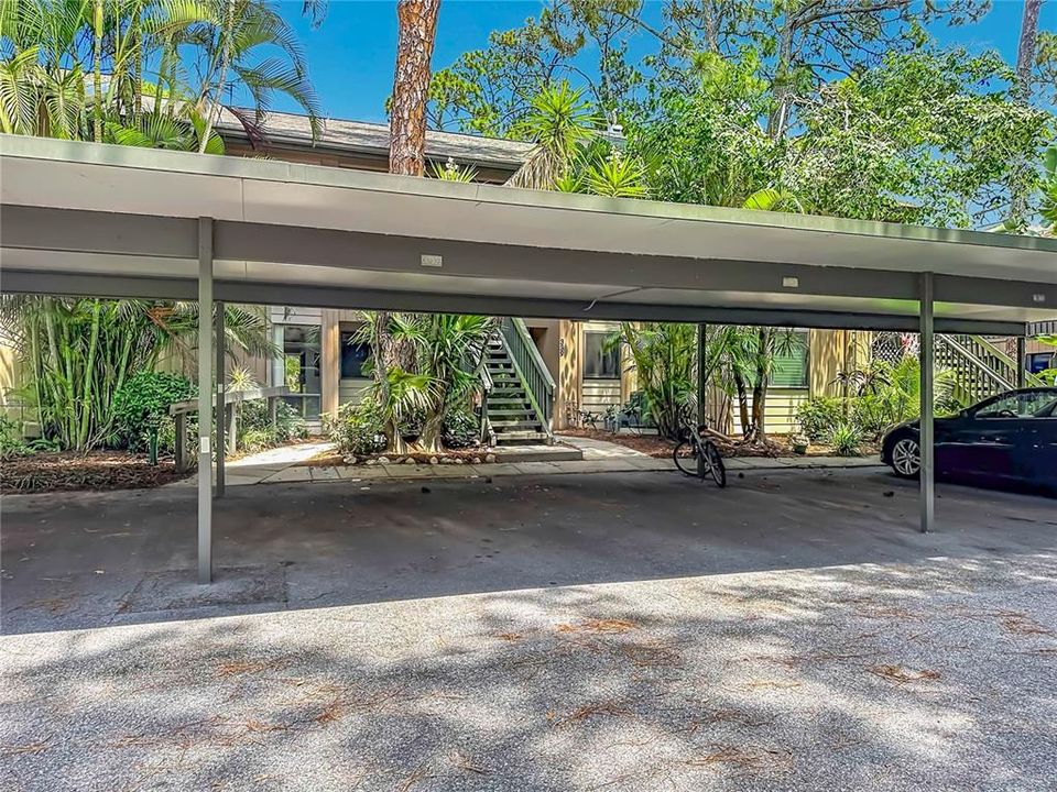 For Sale: $219,800 (1 beds, 1 baths, 731 Square Feet)