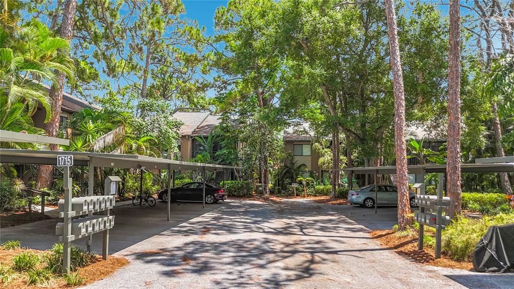 For Sale: $219,800 (1 beds, 1 baths, 731 Square Feet)