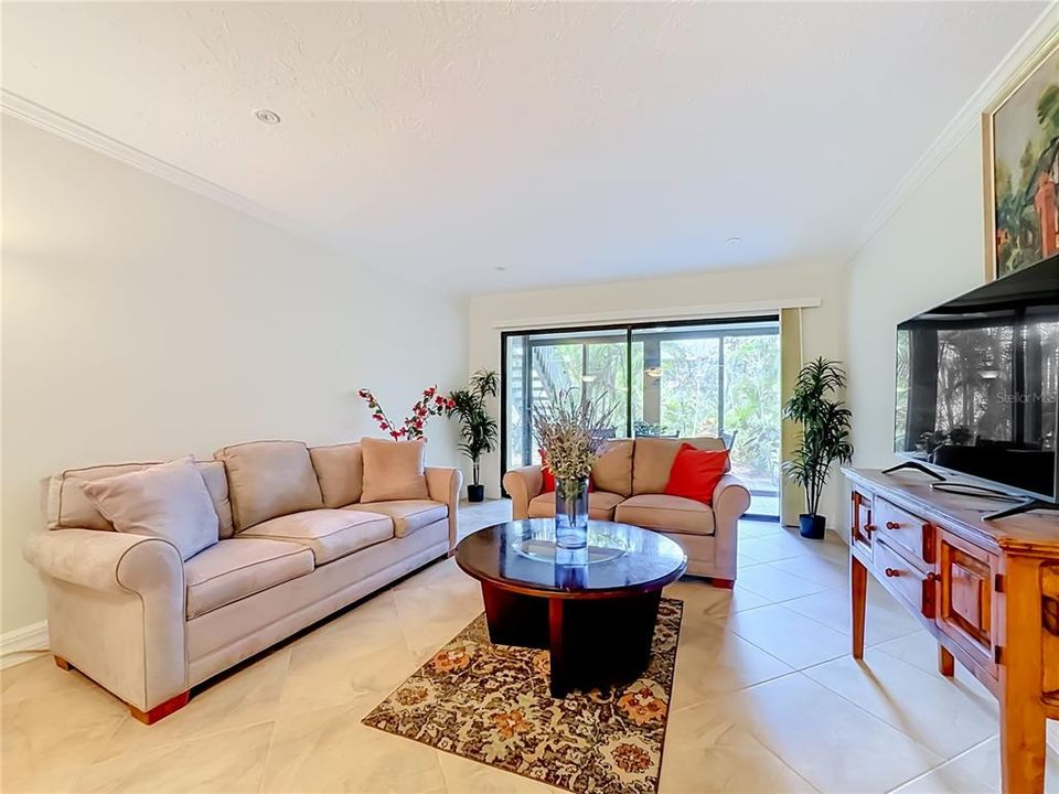 For Sale: $219,800 (1 beds, 1 baths, 731 Square Feet)