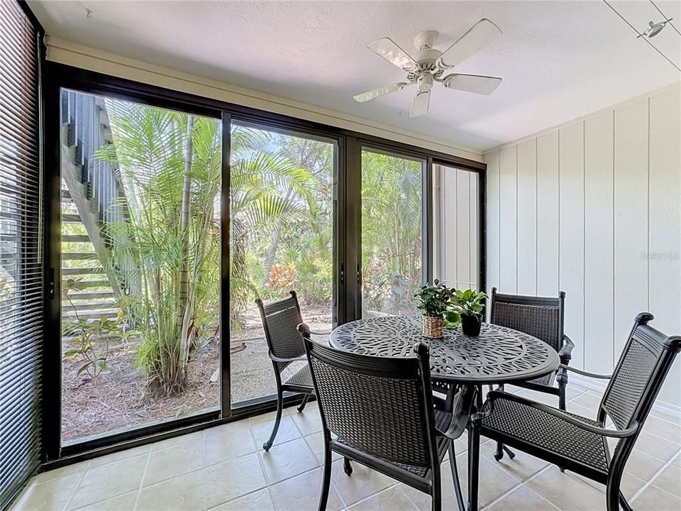 For Sale: $219,800 (1 beds, 1 baths, 731 Square Feet)