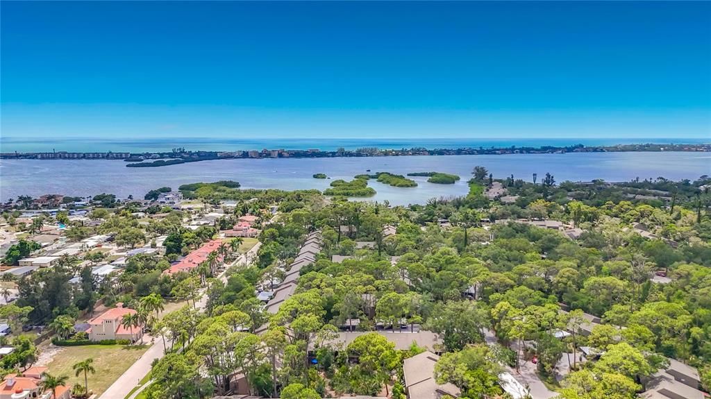 For Sale: $219,800 (1 beds, 1 baths, 731 Square Feet)