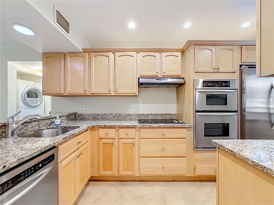 For Sale: $219,800 (1 beds, 1 baths, 731 Square Feet)