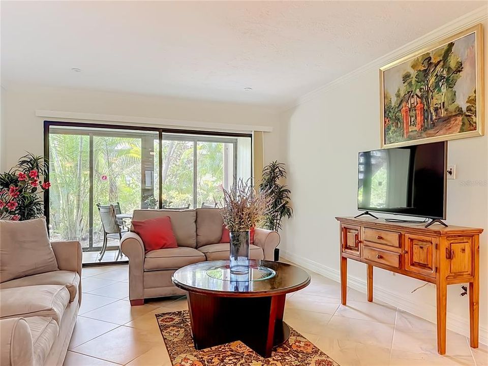 For Sale: $219,800 (1 beds, 1 baths, 731 Square Feet)