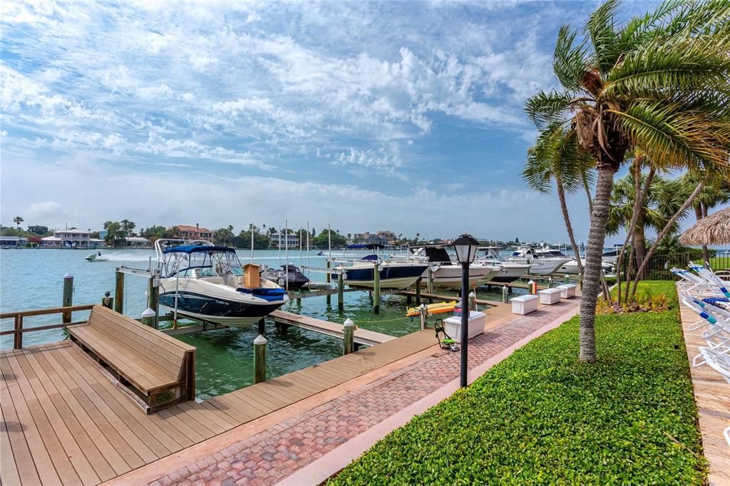 For Sale: $495,000 (1 beds, 2 baths, 1235 Square Feet)