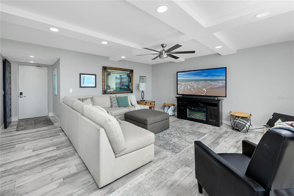 For Sale: $495,000 (1 beds, 2 baths, 1235 Square Feet)