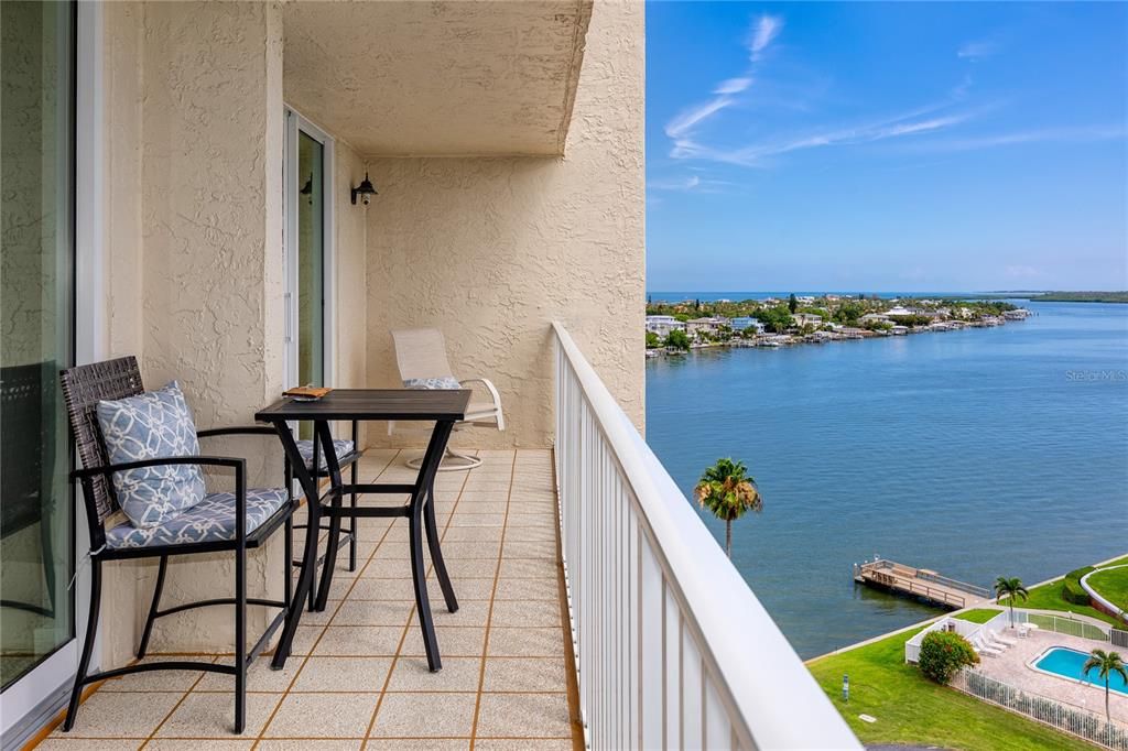 For Sale: $495,000 (1 beds, 2 baths, 1235 Square Feet)