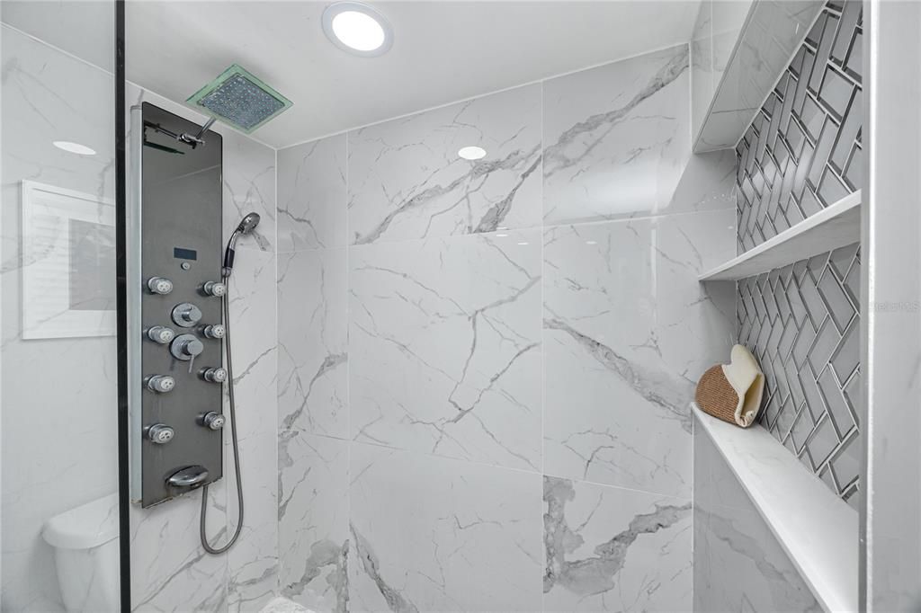 For Sale: $495,000 (1 beds, 2 baths, 1235 Square Feet)