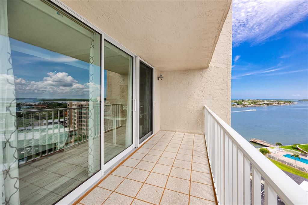 For Sale: $495,000 (1 beds, 2 baths, 1235 Square Feet)