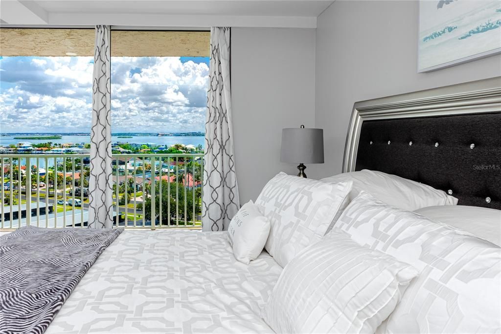 For Sale: $495,000 (1 beds, 2 baths, 1235 Square Feet)