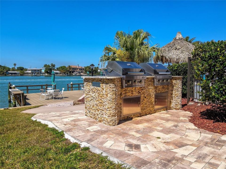 For Sale: $495,000 (1 beds, 2 baths, 1235 Square Feet)