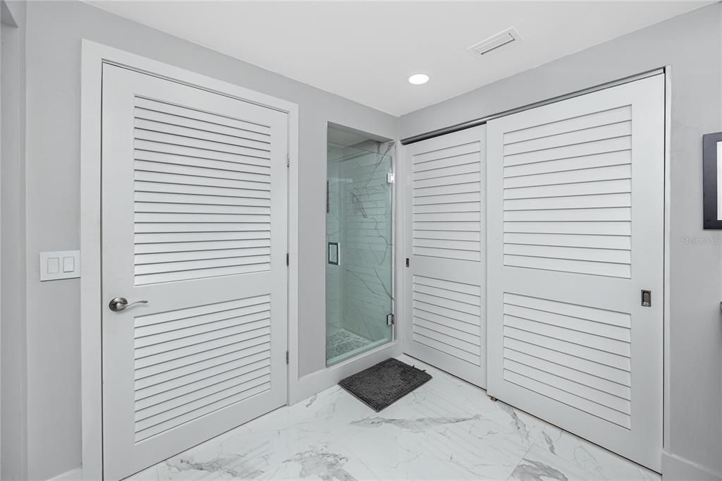 For Sale: $495,000 (1 beds, 2 baths, 1235 Square Feet)