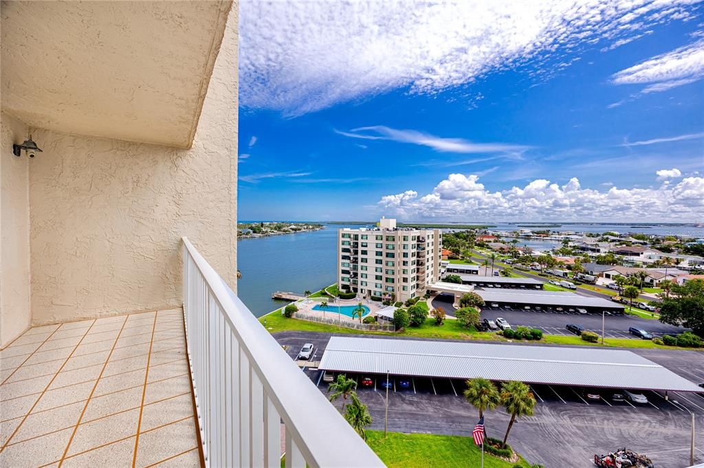 For Sale: $495,000 (1 beds, 2 baths, 1235 Square Feet)