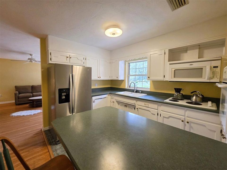 For Sale: $299,000 (3 beds, 2 baths, 1530 Square Feet)
