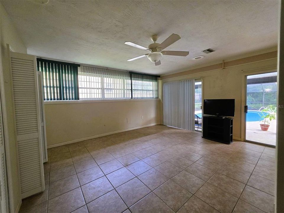 For Sale: $299,000 (3 beds, 2 baths, 1530 Square Feet)