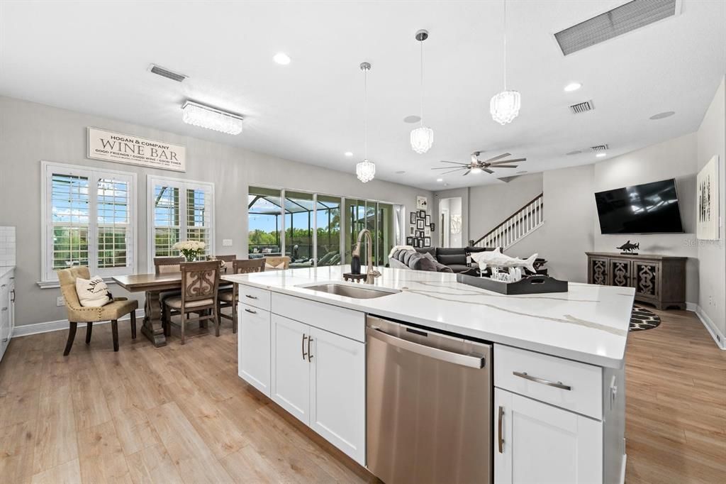 For Sale: $925,000 (5 beds, 4 baths, 3565 Square Feet)