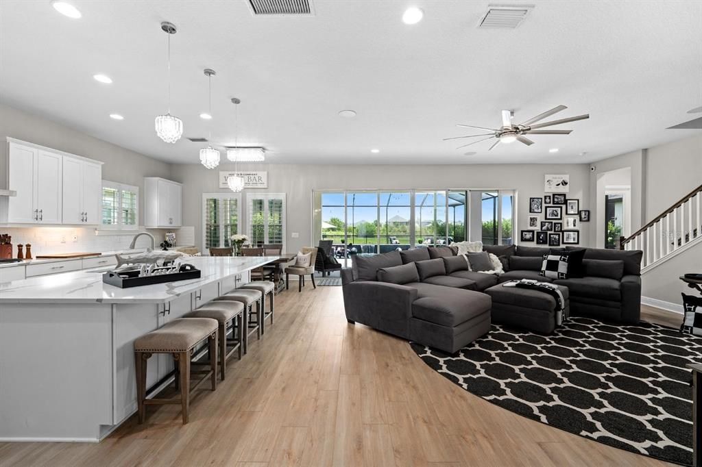 For Sale: $925,000 (5 beds, 4 baths, 3565 Square Feet)