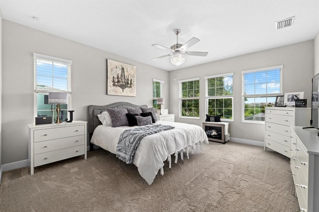 For Sale: $925,000 (5 beds, 4 baths, 3565 Square Feet)