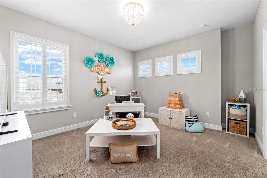 For Sale: $925,000 (5 beds, 4 baths, 3565 Square Feet)