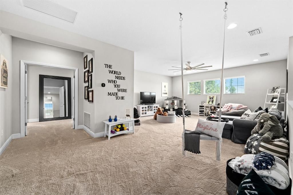 For Sale: $925,000 (5 beds, 4 baths, 3565 Square Feet)