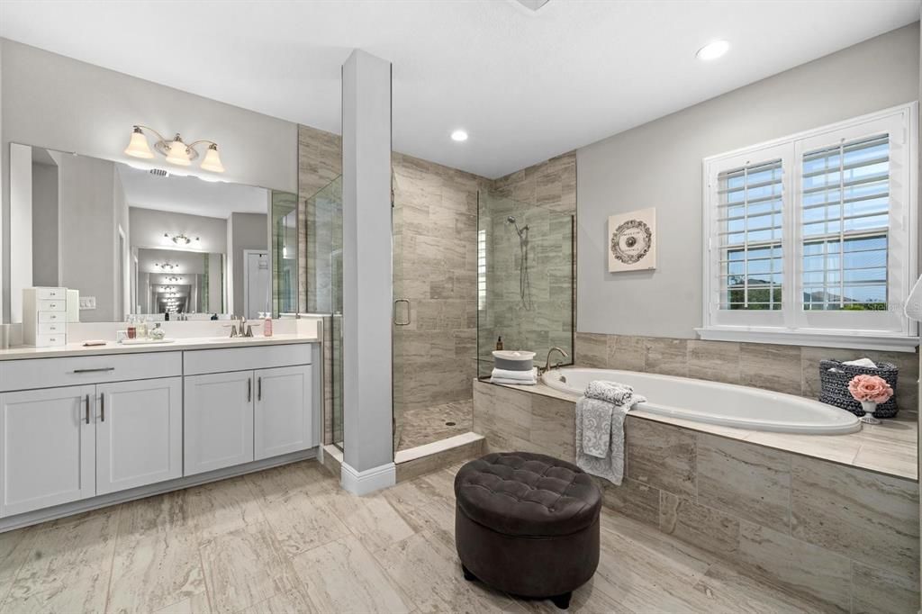 For Sale: $925,000 (5 beds, 4 baths, 3565 Square Feet)