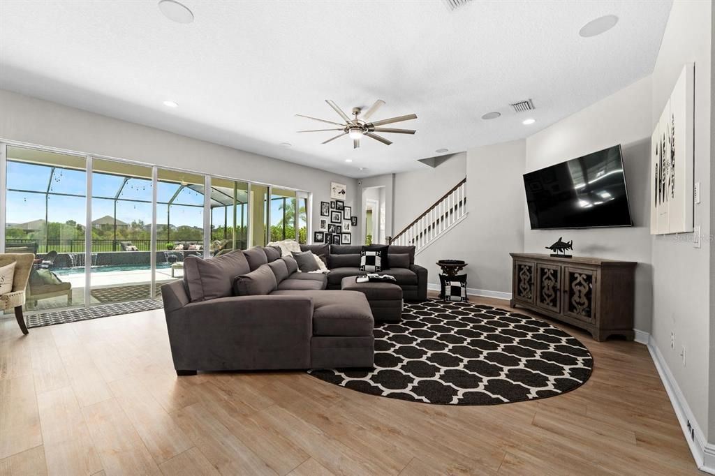 For Sale: $925,000 (5 beds, 4 baths, 3565 Square Feet)