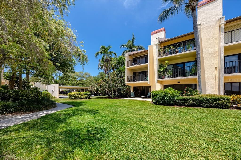 For Sale: $469,900 (2 beds, 2 baths, 1315 Square Feet)
