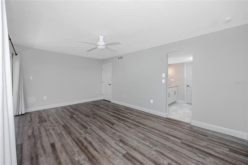 For Sale: $469,900 (2 beds, 2 baths, 1315 Square Feet)