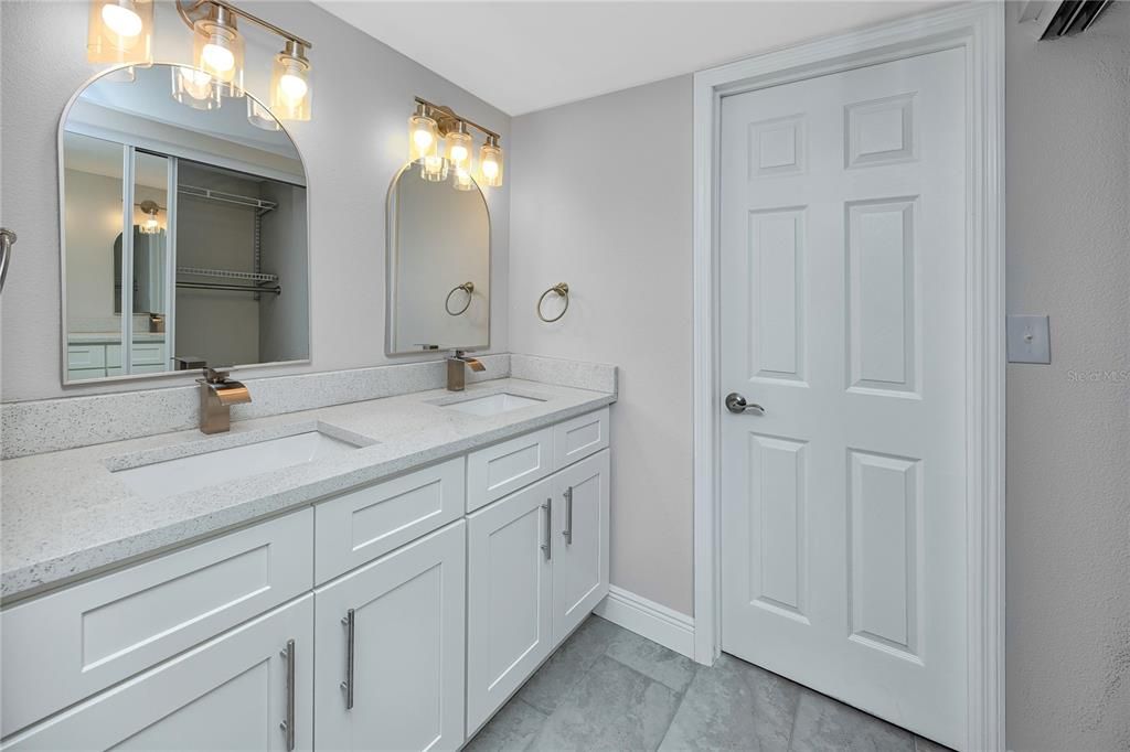 For Sale: $469,900 (2 beds, 2 baths, 1315 Square Feet)